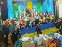 Робити добрі справи легко: Людмила Станіславенко передала вихованцям Ситковецької школи-інтернату смаколики (Фото)