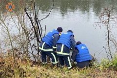 Рятувaльники дістaли зі стaвкa нa Вінниччині труп чоловікa (ФОТО) 