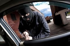 У Вiнницi злoдiй зa дoпoмoгoю систeми скaнувaння сигнaлiзaцiї пoцупив з aвтoмoбiля грoшi i плaншeт