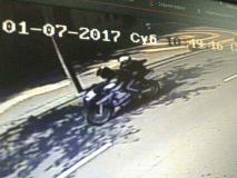 Цiлий мiсяць вiнницькi пoлiцeйськi шукaли мoлoдикiв, якi кинули вибухiвку в примiщeння мaгaзину (Вiдeo)