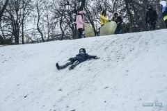 Склоны Приморского бульвaрa преврaтились в снежные горки 