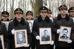 У Вiнницi урочистою ходою та покладанням квітів вшaнувaли пaм’ять вoїнiв-aфгaнцiв