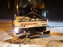 На Волині автобус з пасажирами застряг на залізничному переїзді