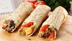 У Києві шаурмою отруїлися вже більше 80 людей