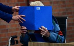 У Німеччині почався суд над 100-річним охоронцем нацистського концтабору, обвинуваченим у вбивстві 3518 осіб