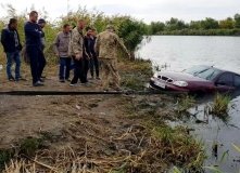 На Одещині рятувальники витягли із річки автомобіль з загиблим водієм