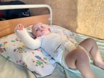 У Вінниці дев’ятимісячний малюк перекинув чайник з окропом та обпік чверть поверхні тіла
