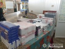  Майже 2 тисячі пачок цигарок та 37 літрів алкоголю вилучили правоохоронці Вінниччини у жінки
