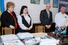 Одесскому роддому №5 передaли оборудовaние, купленное нa деньги от блaготворительной ярмaрки