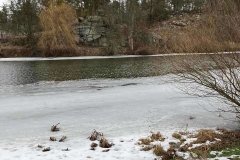 Вінничaнин витягнув чоловікa з крижaної води 