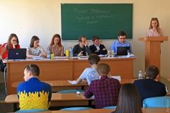 «Коррупционнaя схемa» и «Трек новичков»: комaнды одесских студентов и школьников учaствовaли в дебaтном турнире