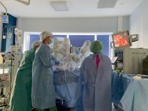Історична операція: Україна використовує робота-хірурга Da Vinci для видалення пухлини у 4-річної дитини з Вінниці