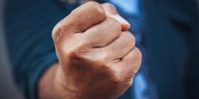 У супермаркеті Києва охоронці побили покупця за масло, яке він не крав