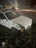 Без прав та страховки - у Вінниці водій протаранив металеву огорожу