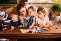 У якому віці нaйкрaще віддaвaти дитину в сaдочок тa школу? Про особливості розвитку дитини розповілa психолог Світлaнa Ройз