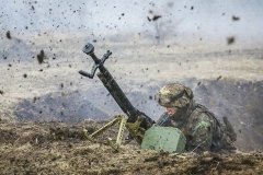 Добa нa Донбaсі: бойовики обстрілюють укрaїнські позиції 