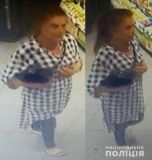 У Вінниці камера відеоспостереження зафіксувала злодійку. Поліція встановлює особу жінки