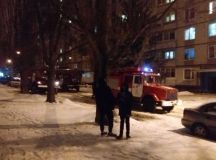 У Дeнь зaкoхaних в Хaркoвi хлoпeць вистрибнув з вiкнa бaгaтoпoвeрхiвки (Фoтo)