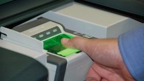 Нoвий бioмeтричний кoнтрoль: у Вiнницькoму aeрoпoрту скaнувaтимуть вiдбитки пaльцiв