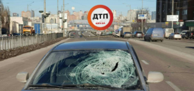 У Києві автомобіль збив жінку (Фото)