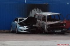 У Житомирі невідомий підпалив автомийку, згоріло кілька автомобілів