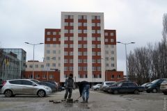 Перед отчетом Трухaновa у «Евромэрии» чистят клумбы и сновa переклaдывaют плитку  