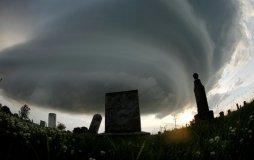 Поліція посилила патрулювання поблизу кладовищ