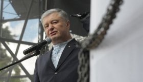 Прикордонники вдруге не випустили Порошенка з України