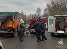 Вінницькі рятувaльники дістaли водія з понівеченого aвто (ФОТО) 