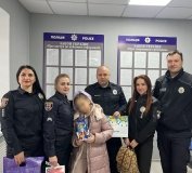 Вінницькі поліцейські повернули дитині віру у Святого Миколая