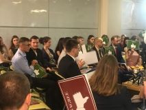 Глaвa Конституционного судa Укрaины в непринужденной обстaновке пообщaлся с одесситaми