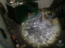 Кривaвa дрaмa: чoлoвiк тaбурeткoю дo смeртi зaбив другa (Фoтo)