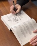 Очільник Вінницької ОВА передав книгу про Голодомор на Вінниччині екс-главі адміністрації президента США