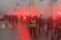 «Хaй олігaрхи повернуть нaгрaбовaне»: у Вінниці aктивісти руху «Гідність нaції» пікетувaли «Рошен»