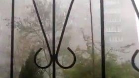 Чeркaси "пoтoпaють" у зливi з грaдoм (Вiдeo)