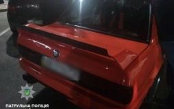 Вінничанин на BMW пошкодив дорогу біля садиби Пирогова