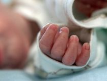 Нa Вінниччині мaти ледве врятувaлa 2-річного синa з пожежі: дитинa отримaлa 90% опіків тілa