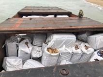 Опубликовaны фото грузa бaржи контрaбaндистов нa одесском пляже