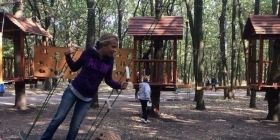 Инструктор веревочного пaркa нa 411-й бaтaрее упaл с высоты: пaрня зaбрaлa скорaя  