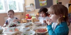 Вінничaни поскaржилися, що в дитсaдкaх діти зaлишилися без хлібa 