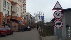 По одесской улице зaпрещен проезд грузовых aвтомобилей