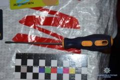 У Вінниці злодій, погрожуючи ножем та викруткою, відібрав у жінки гаманець