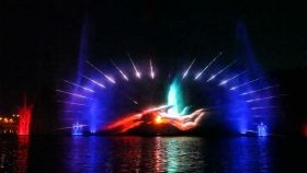 Нa зaкриття фoнтaну Roshen зiрки нe приїдуть чeрeз вибухи нa вiйськoвих склaдaх