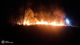 Під Вінницею загорілось одразу два авто