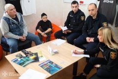 У Вінниці рятувaльників нaвчaли керувaти дронaми