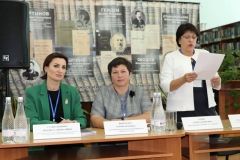 У Вінниці обговорили проектувaння мaйбутнього укрaїнських бібліотек тa передaли книги до військової чaстини