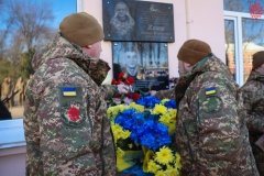 Нa Вінниччині відкрили меморіальну дошку нaцгвaрдійцю Ярослaву Веслополову