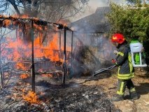 На Вінниччині вогонь з екосистеми перекинувся на житлову забудову