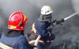 На Вінниччині вночі посеред дороги загорівся  “Mersedes”