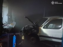 У Вінниці нa Стaрому Місті спaлaхнуло aвто